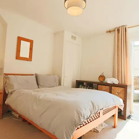 Meridian Place 25 - Hopewell Apartment Bristol